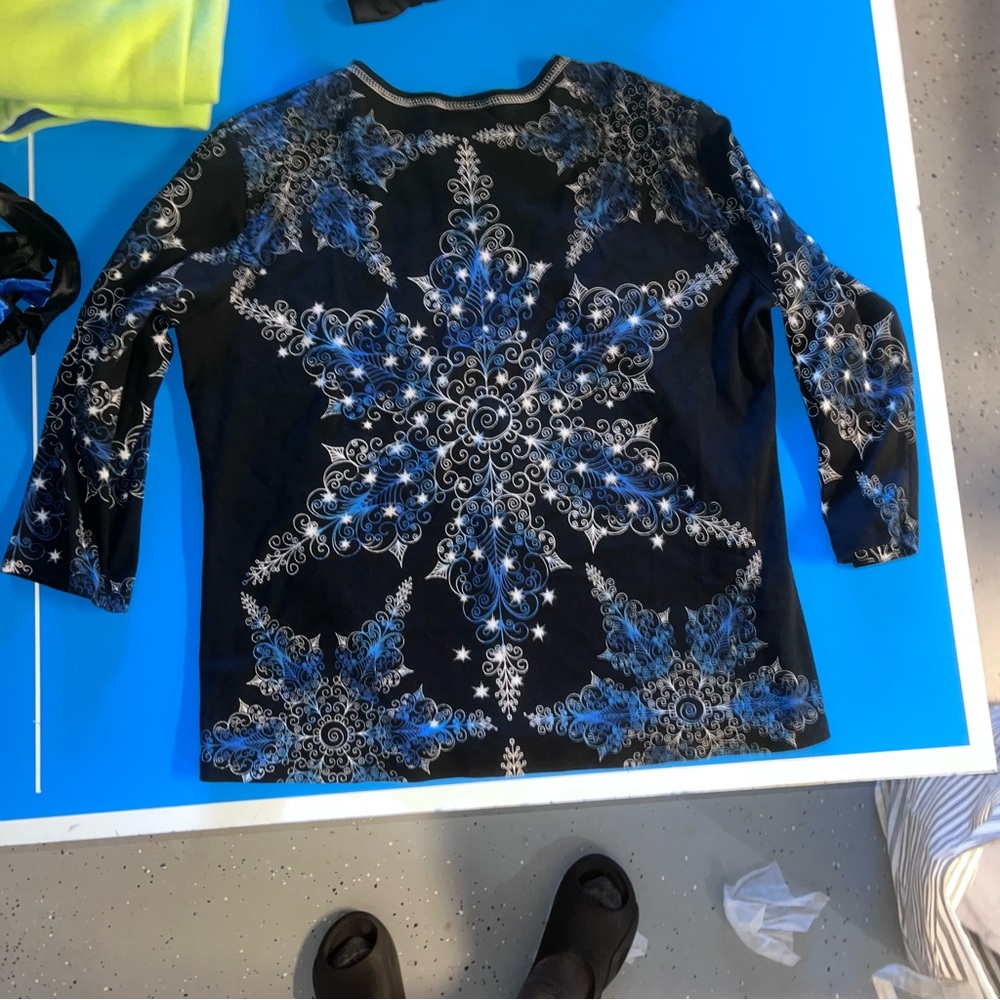Women’s bejeweled longsleeve Sz-xl